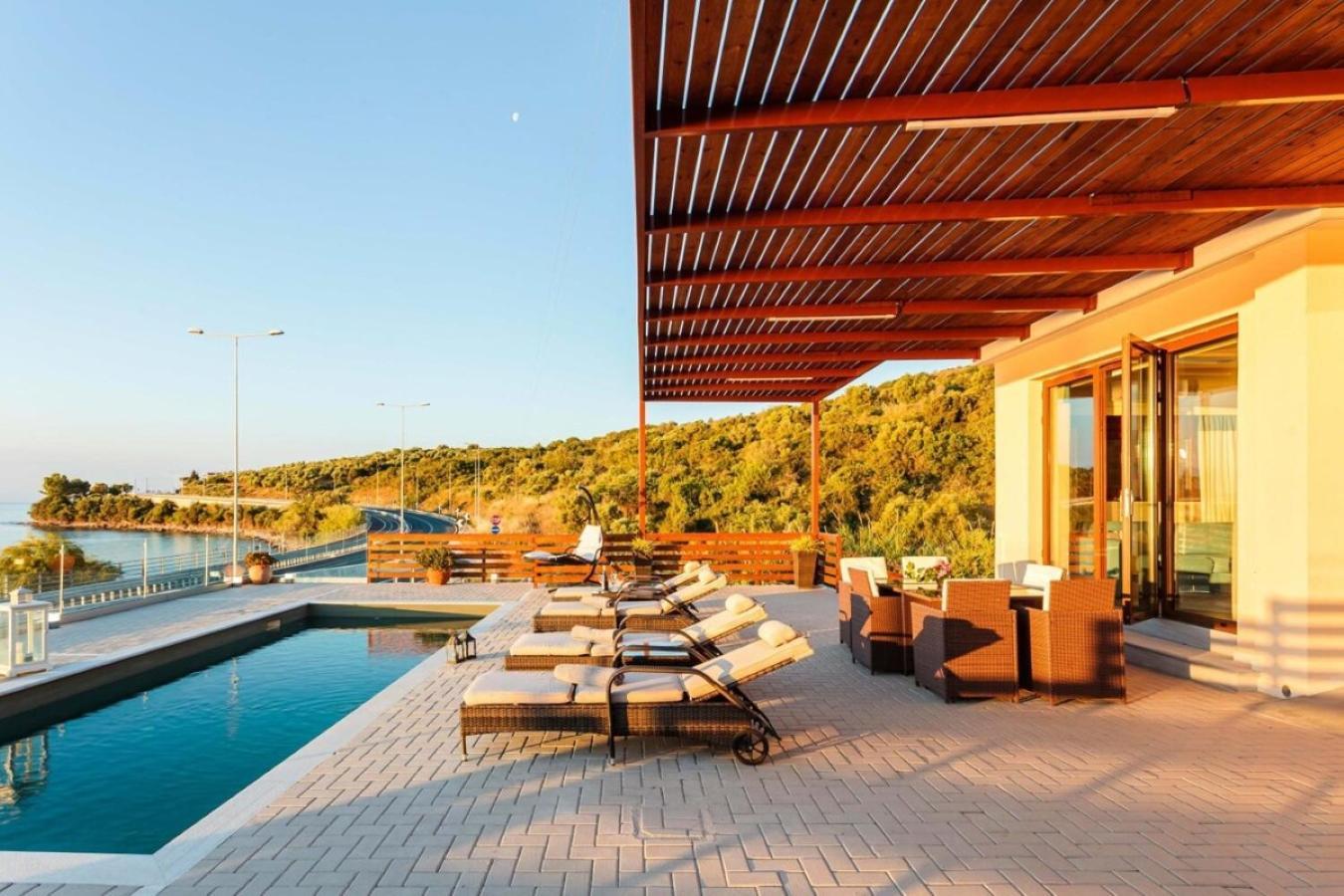 Seaside Summer Bliss - Aurora Luxury Pool Paradise Petalídhion Eksteriør billede
