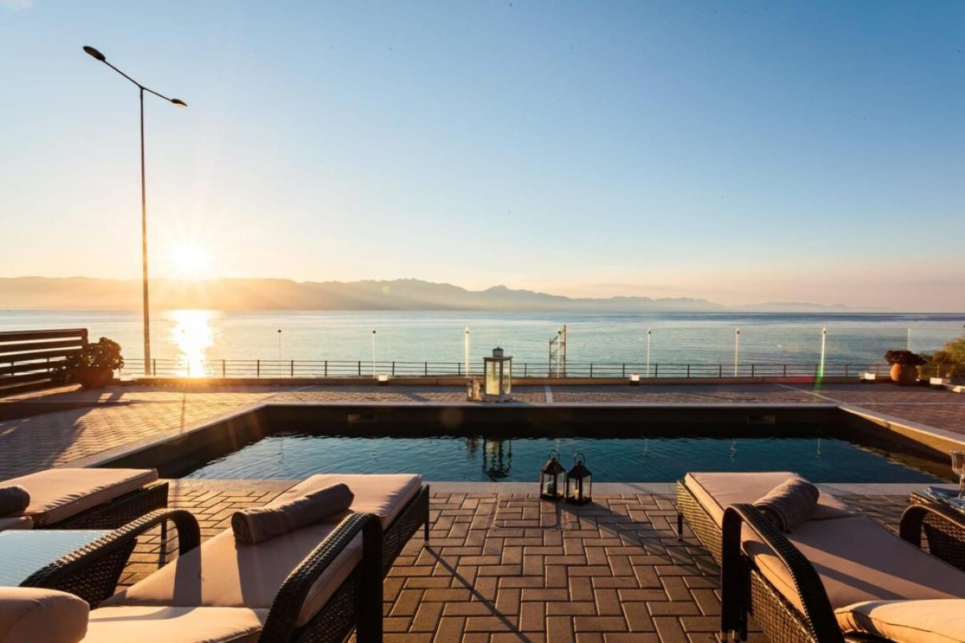 Seaside Summer Bliss - Aurora Luxury Pool Paradise Petalídhion Eksteriør billede