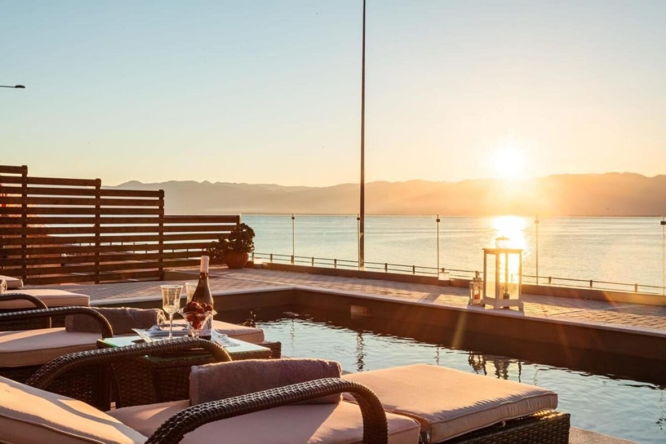 Seaside Summer Bliss - Aurora Luxury Pool Paradise Petalídhion Eksteriør billede
