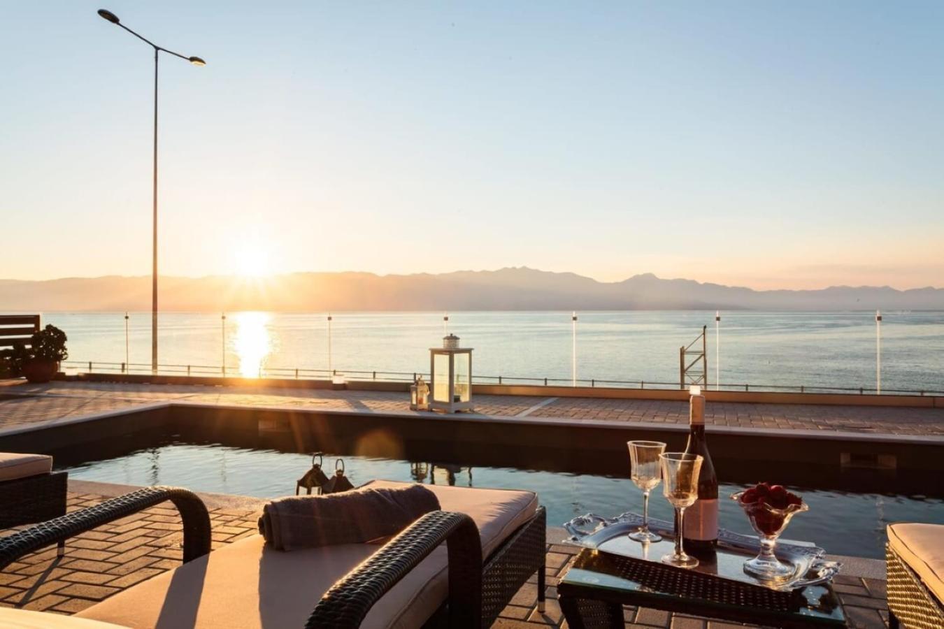 Seaside Summer Bliss - Aurora Luxury Pool Paradise Petalídhion Eksteriør billede